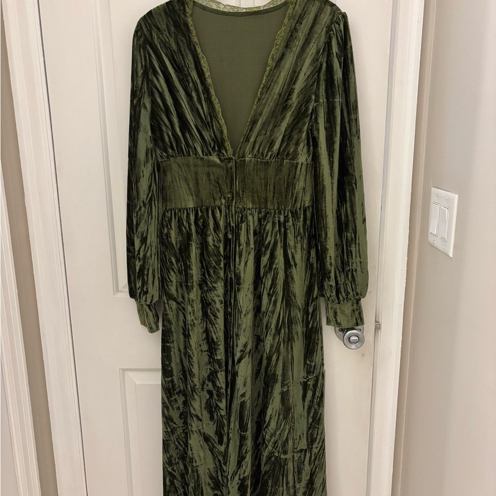 Elegant Green Velvet Maxi Dress